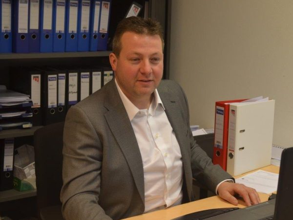 Henk-Jan van Hartskamp, directeur/adviseur, hj.vanhartskamp@ceb-overijssel.nl
